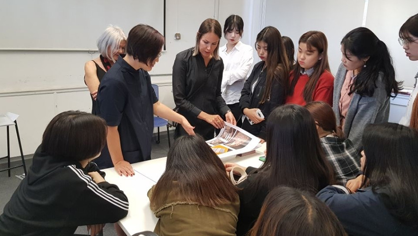 영국 본머스 초청 교수 강연 활동 사진1